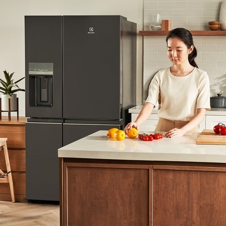 Electrolux 680 L Frost Free Side by Side Refrigerator, Glossy Dark Grey Stainless Steel, EQE6879A-B NIN 17 Electrolux 680 L Frost Free Side by Side Refrigerator, Glossy Dark Grey Stainless Steel, EQE6879A-B NIN